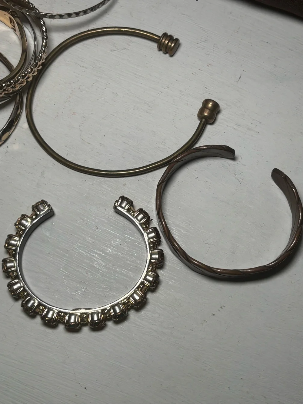 Gold-Tone Mixed Bangle Bracelet Set — Elegant Stackable Women’s Jewelry